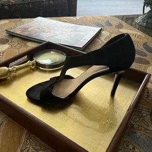 Kate Spade preloved dressy suede shoes with open toe and patent heel. Size 8 M